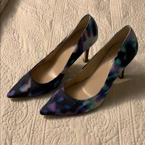 Beautiful 4 in. stacked wood Guess heels size 9.5